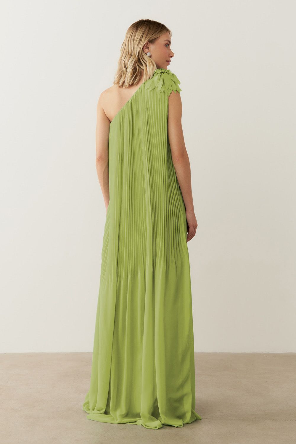 Vestido de Festa Longo e Plissado com Decote Ombro Único - Paris Matcha