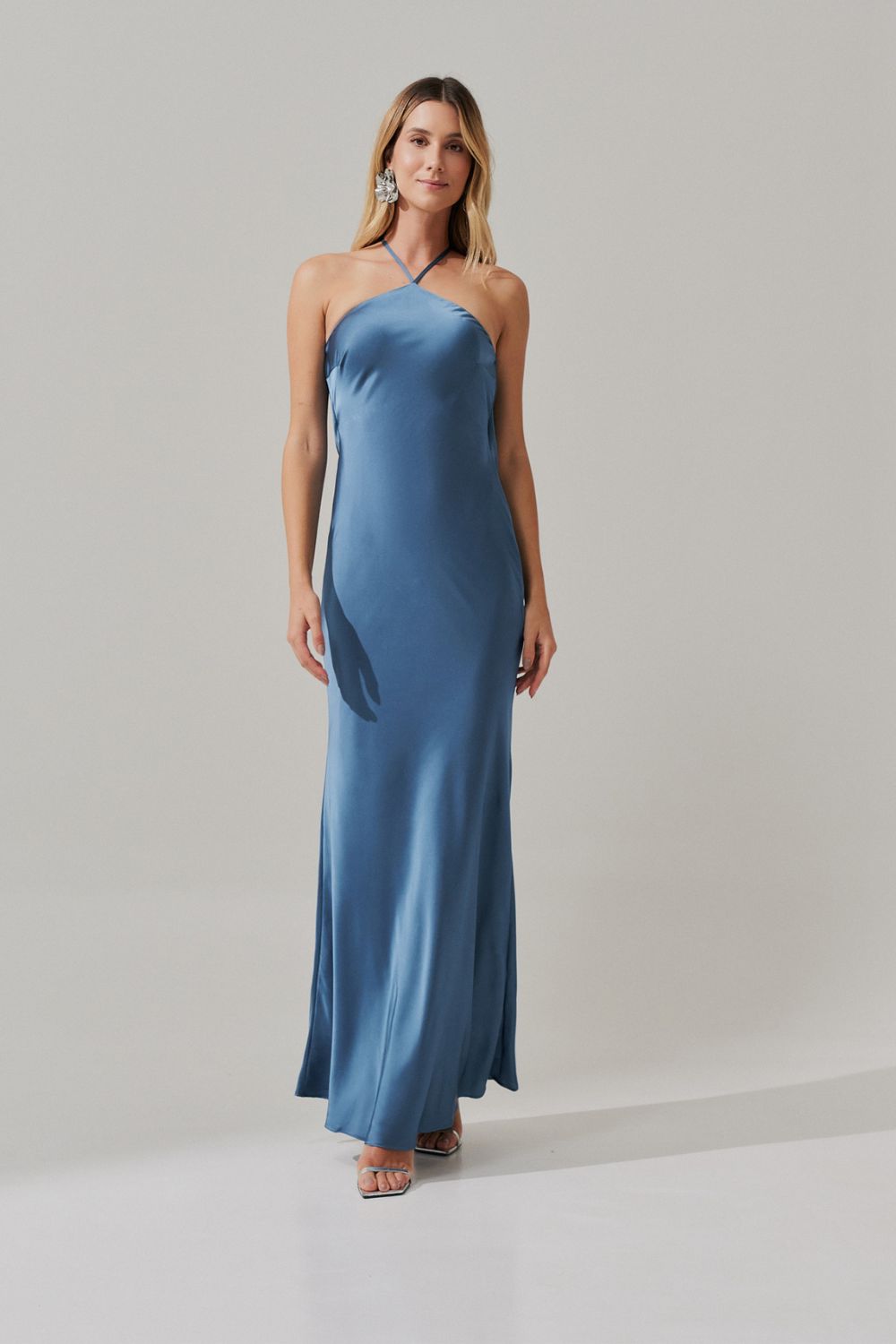 Vestido Long Midi de Cetim com Decote Triangular e Amarração nas Costas - Capri Azul Jeans