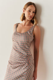 Vestido Long Mídi em Cetim Estampado com Decote Regata, Franzido Lateral e Fenda - índia Azul