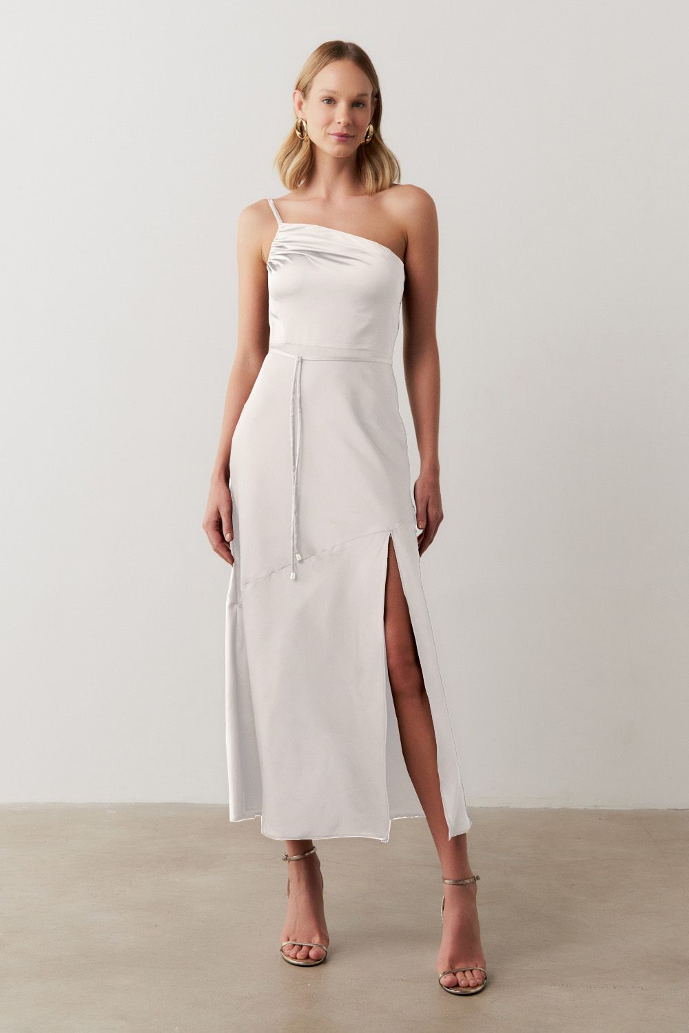Vestido Long Midi Ombro Único em Cetim com Fenda Lateral - Jordânia Off White