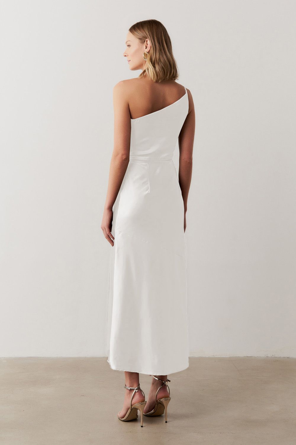 Vestido Long Midi Ombro Único em Cetim com Fenda Lateral - Jordânia Off White