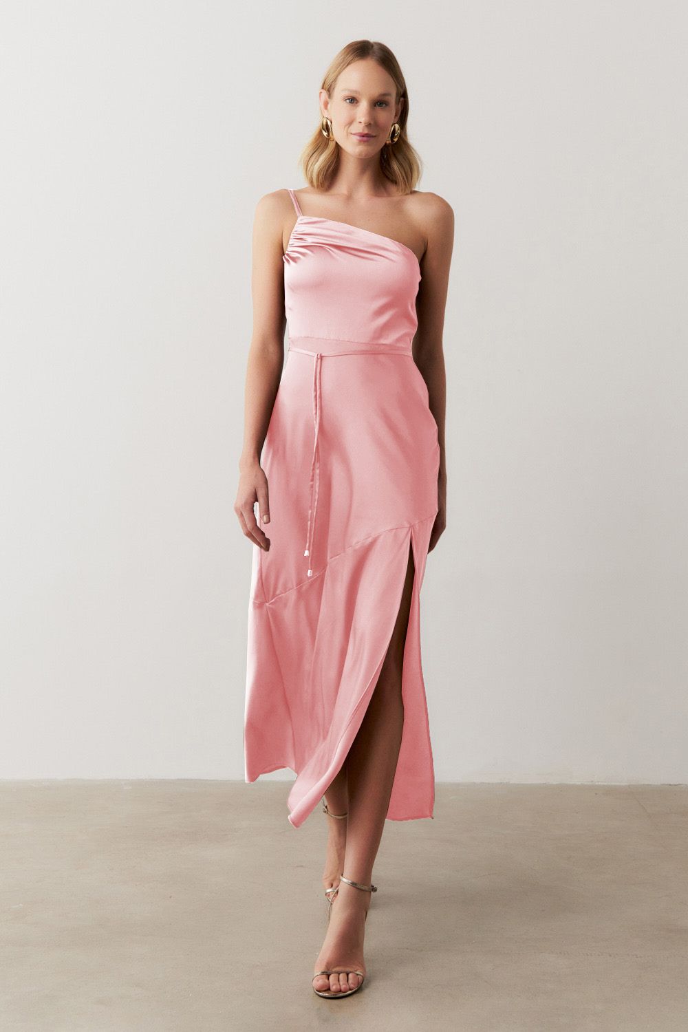 Vestido Long Midi Ombro Único em Cetim com Fenda Lateral - Jordânia Rosa