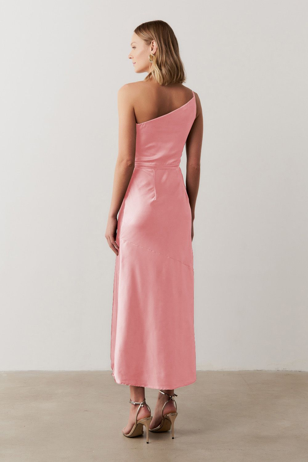Vestido Long Midi Ombro Único em Cetim com Fenda Lateral - Jordânia Rosa