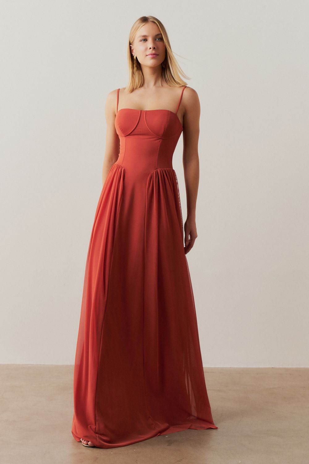 Vestido Longo, Busto Demarcado e Saia Franzida - Calgari Terracota