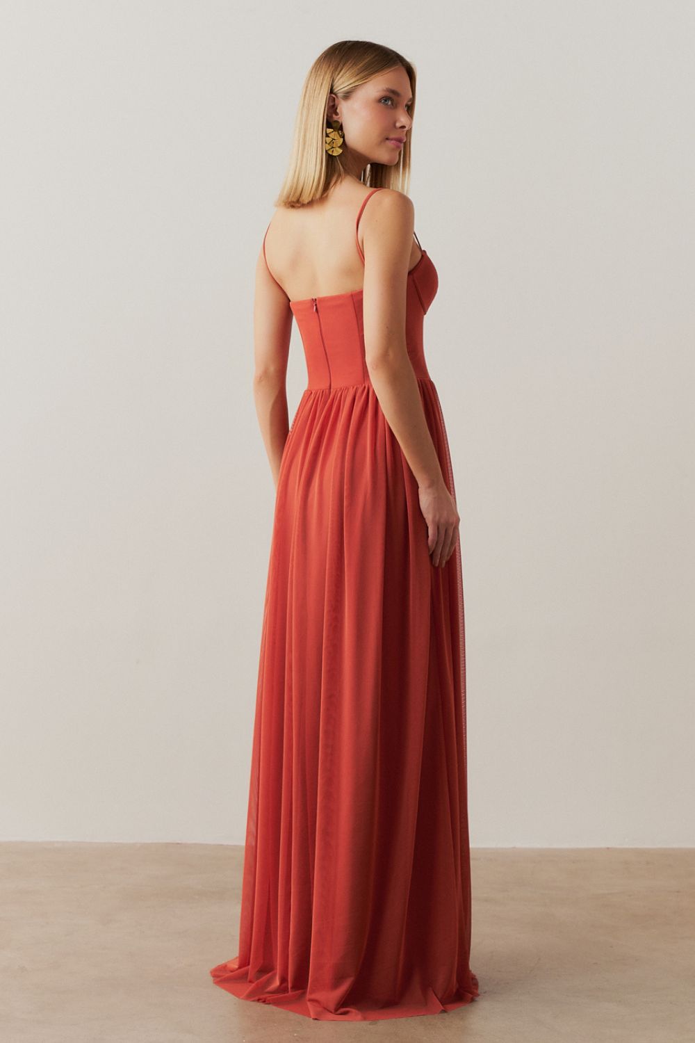 Vestido Longo, Busto Demarcado e Saia Franzida - Calgari Terracota