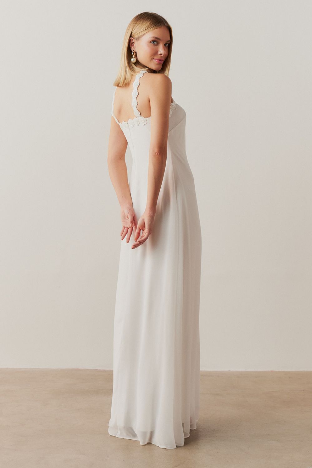 Vestido Longo com Decote Alto e Alças de Renda Bordada - Hungria Off White