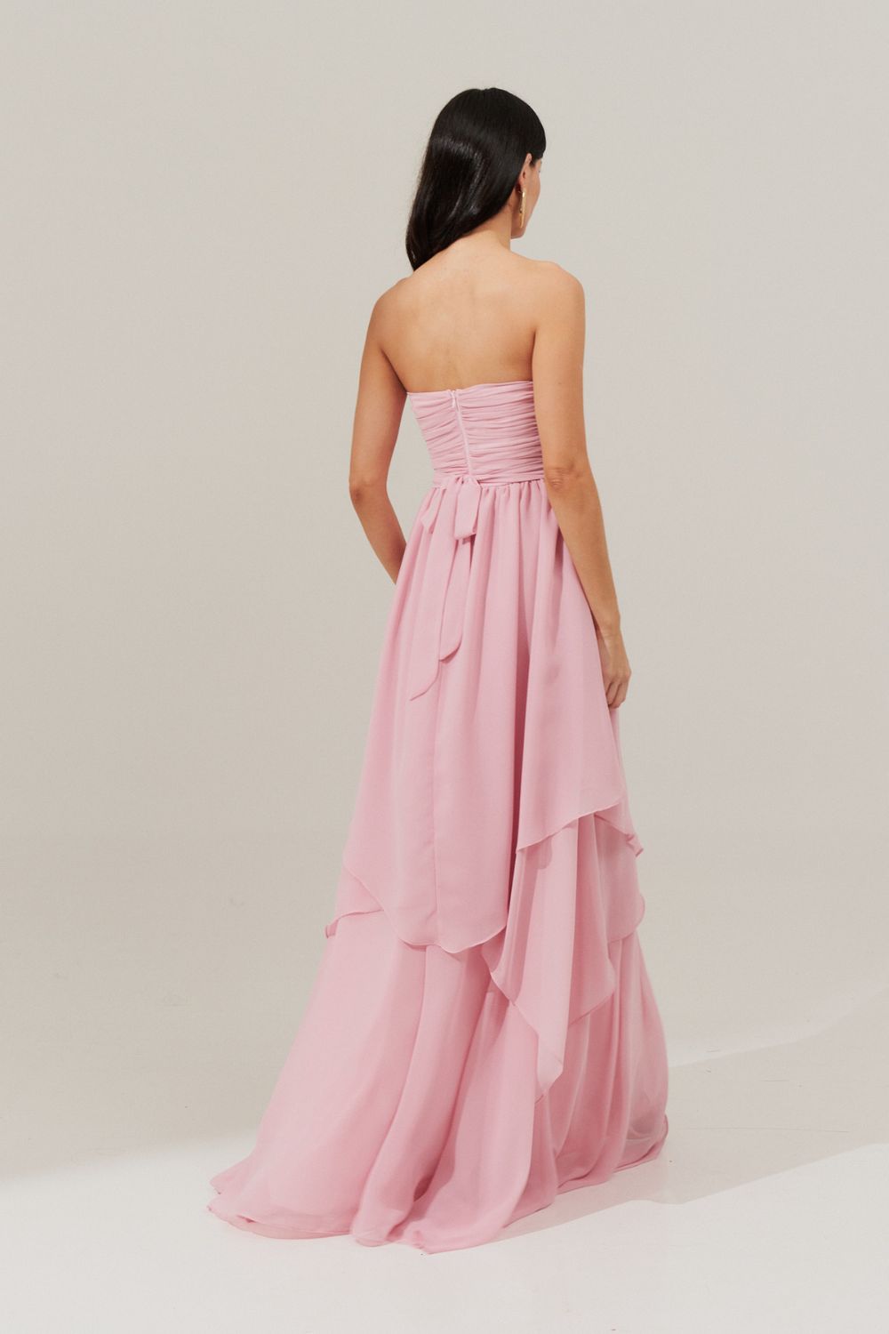 Vestido Longo com Busto Drapeado, Saia com Babados Assimétricos e Alça removível - Noruega Rosa