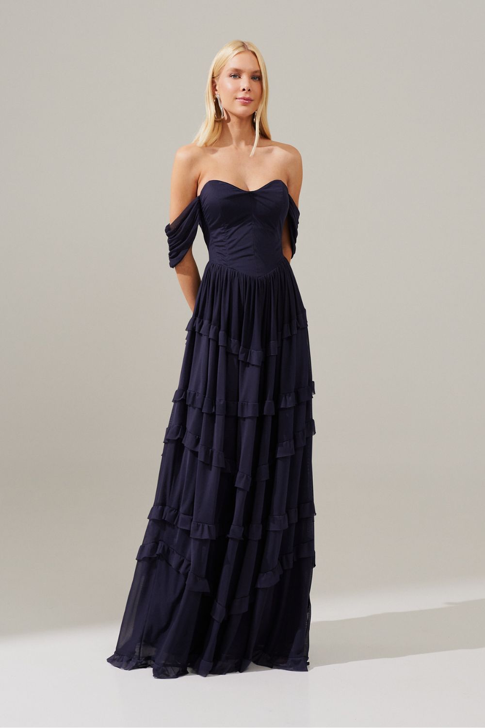 Vestido Longo com Busto Estruturado, Mangas Caídas e Saia com Babados - Bari Azul Marinho