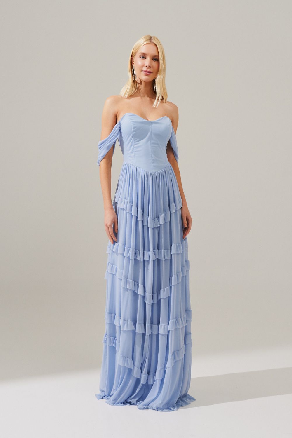 Vestido Longo com Busto Estruturado, Mangas Caídas e Saia com Babados - Bari Serenity