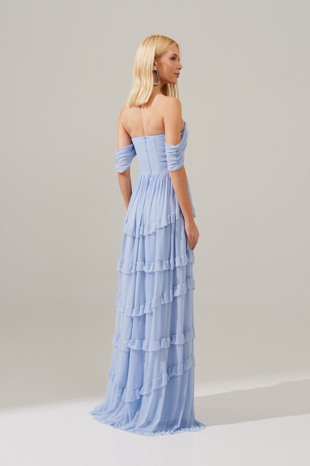 Vestido Longo com Busto Estruturado, Mangas Caídas e Saia com Babados - Bari Serenity