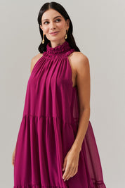 Vestido Longo com Decote Alto, Saia Fluída e Leves Franzidos - Nadine Fúcsia