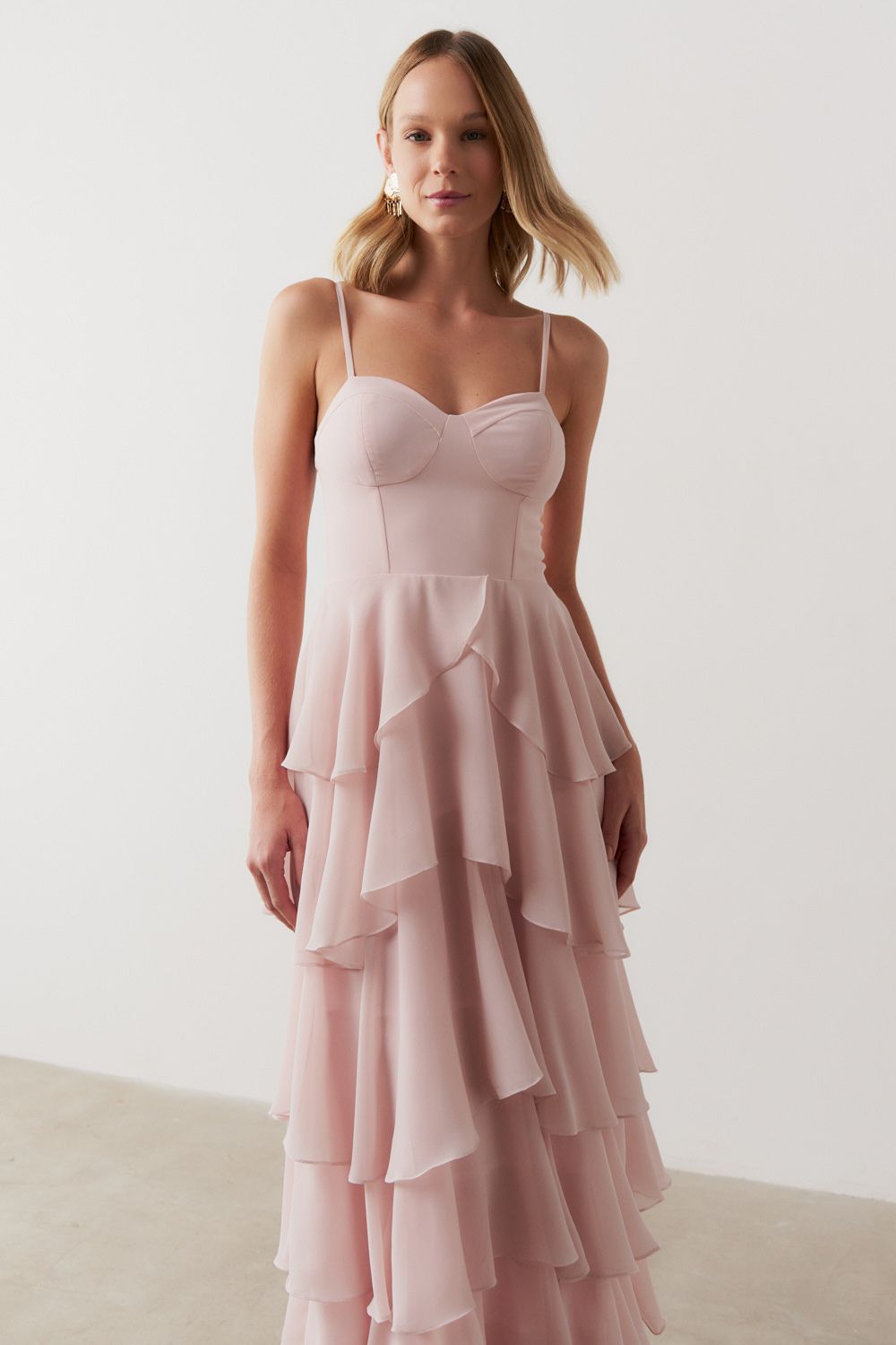 Vestido Longo com Decote coração, Alças Finas e Saia em Babados - Indonésia Rosa