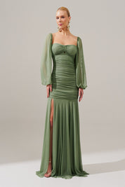 Vestido Longo com Decote Coração, Manga Longa e Fenda Lateral - Zuri Oliva Claro