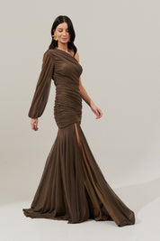 Vestido Longo com Decote de Ombro Único, Drapeados e Shape Sereia - Amsterdã Marrom