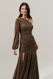 Vestido Longo com Decote de Ombro Único, Drapeados e Shape Sereia - Amsterdã Marrom