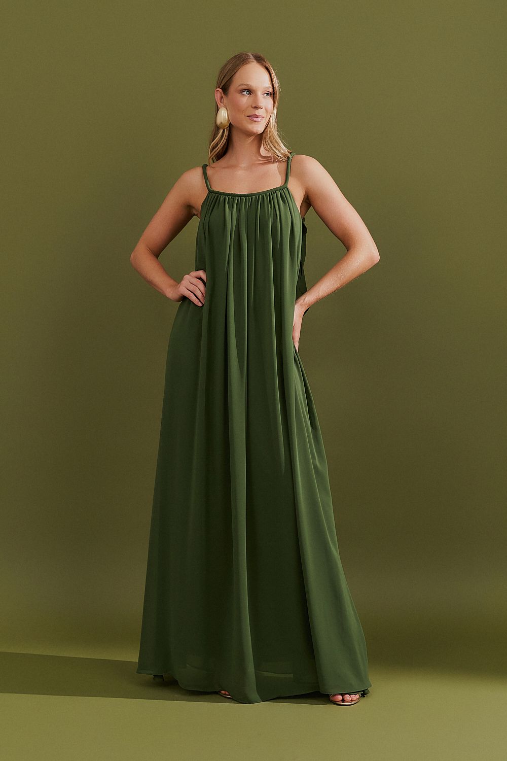 Vestido Longo com Decote Profundo nas Costas e Babado - Denale Oliva