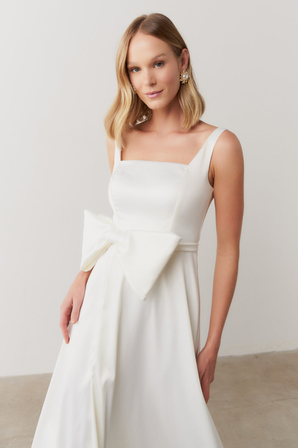 Vestido Longo com Decote Quadrado e Cinto com Detalhe de Laço - Quebec Off White