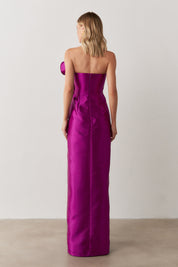 Vestido Longo com Decote Reto, Detalhe em Flor e Babado Frontal - Estocolmo Fúcsia