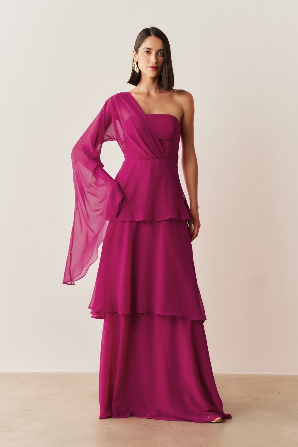 Vestido Longo com Decote Reto, Manga Longa Flare e Saia em Camadas - Austin Fúcsia