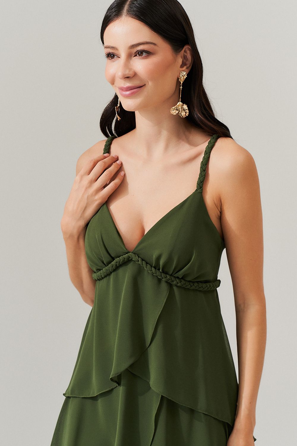 Vestido Longo com decote V e Saia em Camadas Sobrepostas - Laguna Oliva