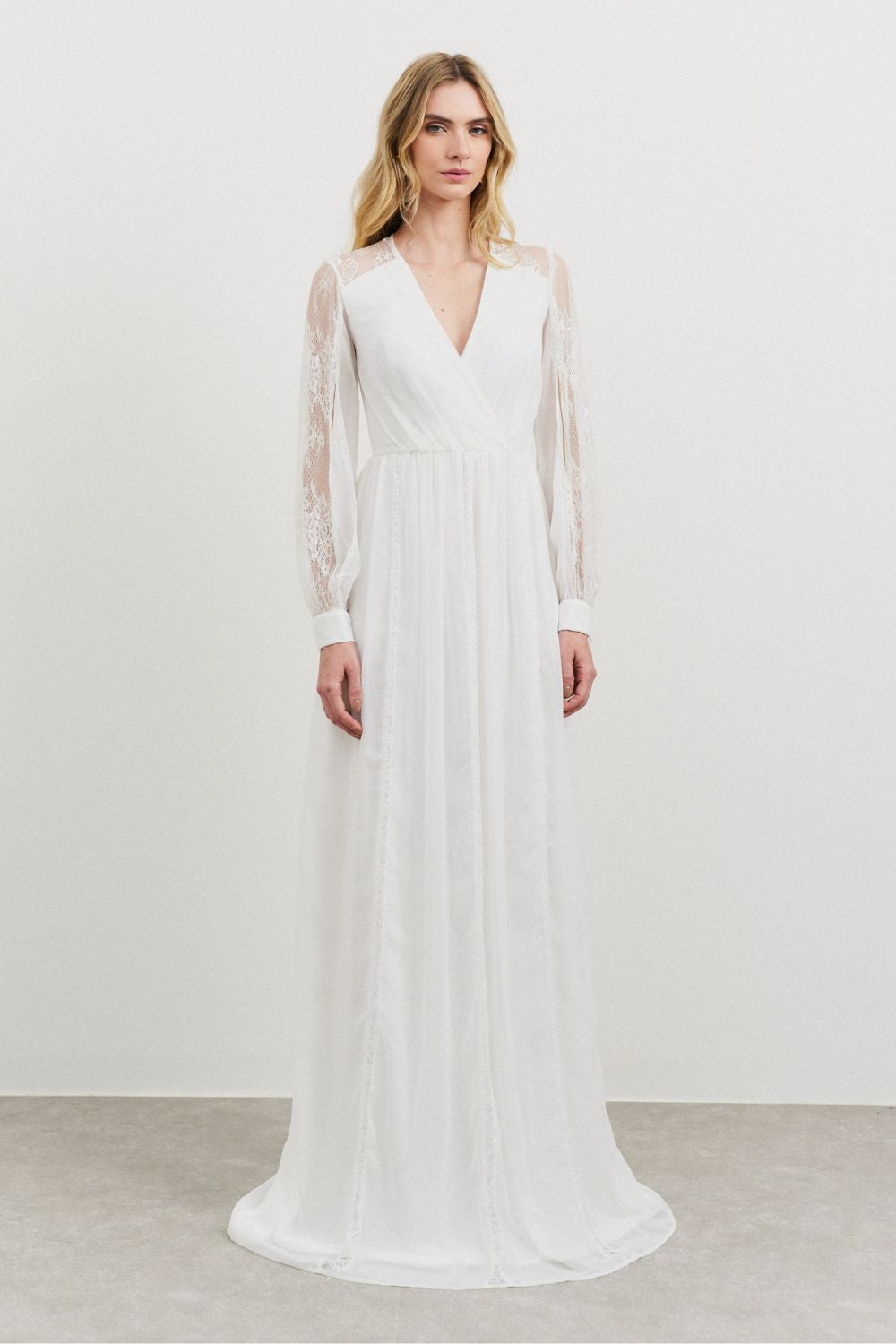 Vestido Longo com Decote V, Manga Longa com Abertura Lateral e Renda - Alessa Off White