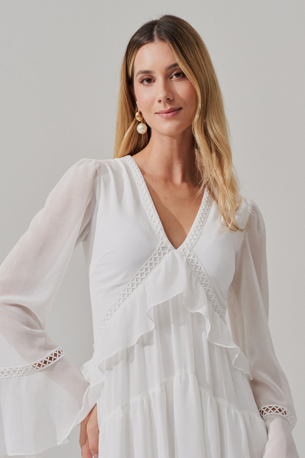 Vestido Longo com Decote V, Manga Longa e Babados - Bariloche Off White