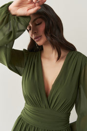 Vestido Longo com Decote V, Manga Longa e Fenda Lateral - Fabíola II Verde Oliva