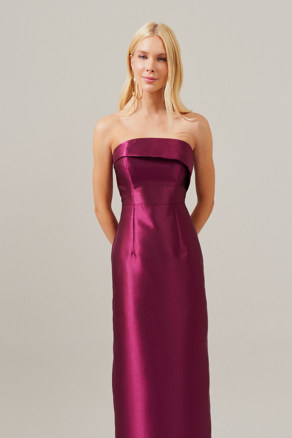 Vestido longo com Pala Assimétrica com Saia Lápis e Fenda traseira - Malásia Fúcsia