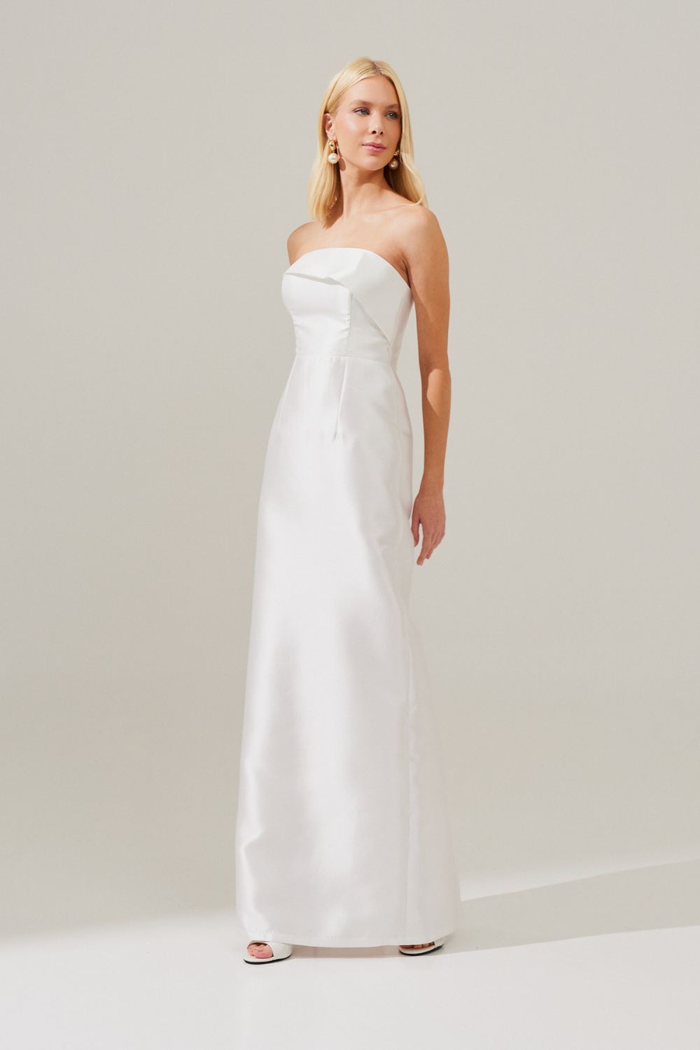 Vestido longo com Pala Assimétrica com Saia Lápis e Fenda traseira - Malásia Off White