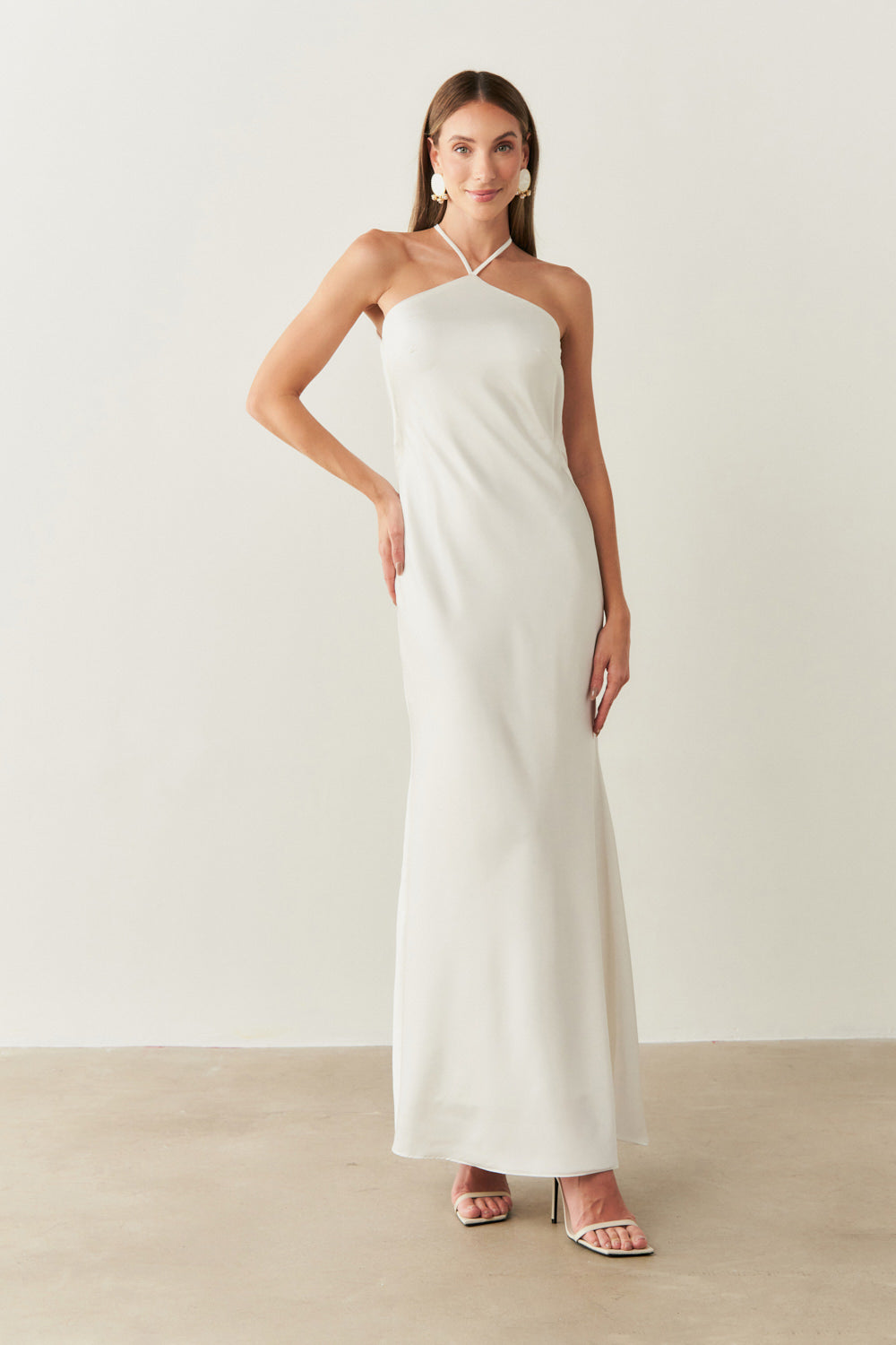 Vestido Long Midi de Cetim com Decote Triangular e Amarração nas Costas - Capri Off White