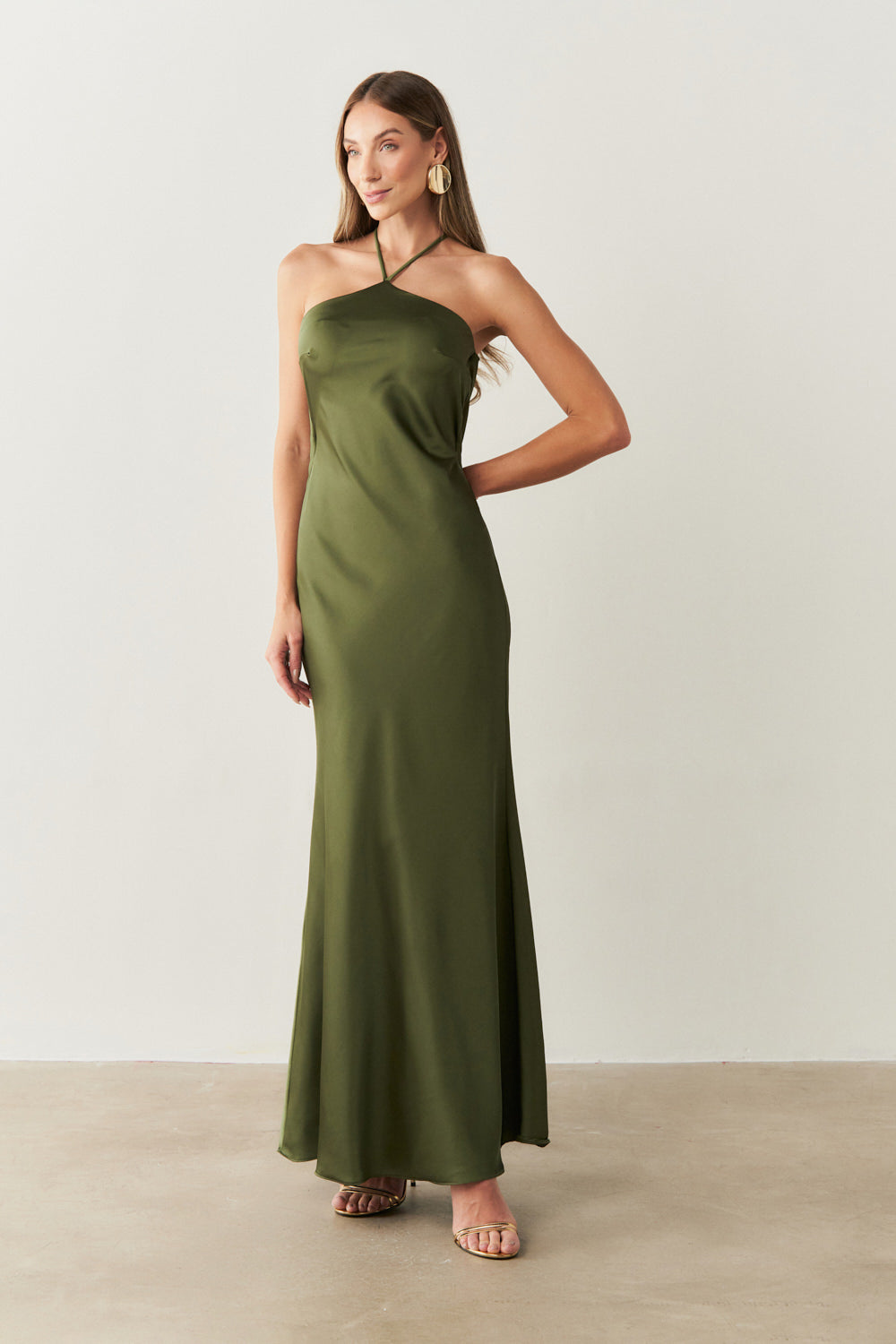 Vestido Long Midi de Cetim com Decote Triangular e Amarração nas Costas - Capri Oliva