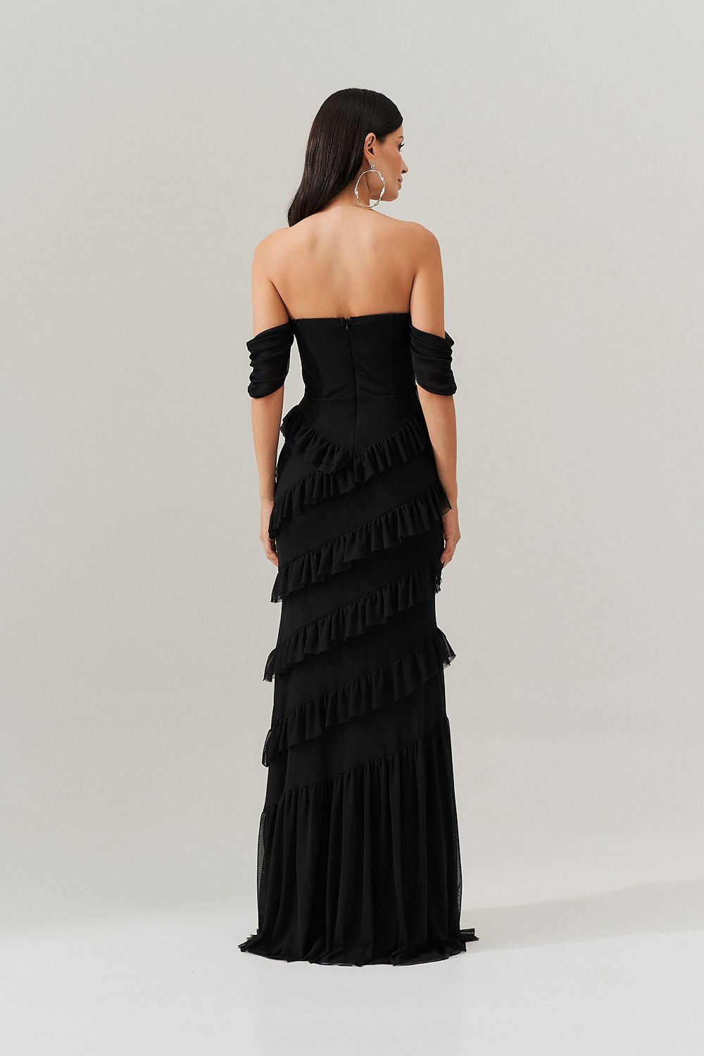 Vestido Longo Decote Coração com Recortes de Babado - Mendoza Preto