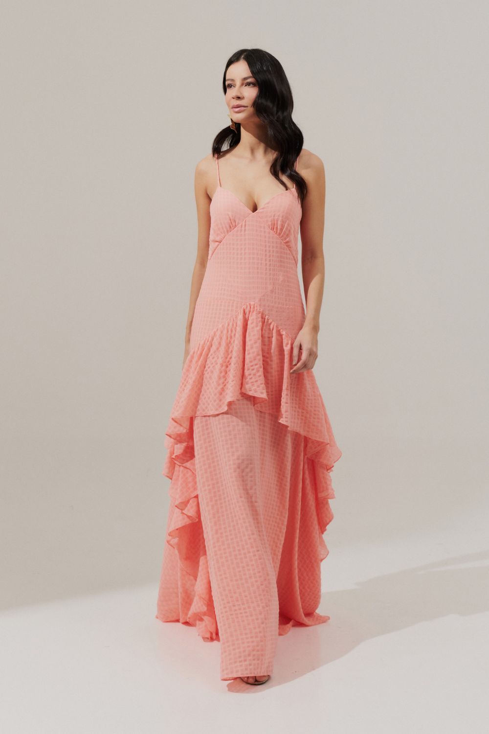 Vestido Longo Decote V e Saia Assimétrica com Babados - Monte Negro Coral