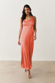 Vestido Long Midi em Cetim com Decote Degagê com Alças Finas e Amarração nas Costas - Austrália Coral