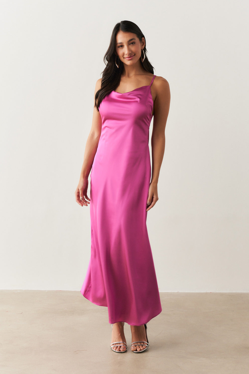 Vestido Long Midi em Cetim com Decote Degagê com Alças Finas e Amarração nas Costas - Austrália Violeta