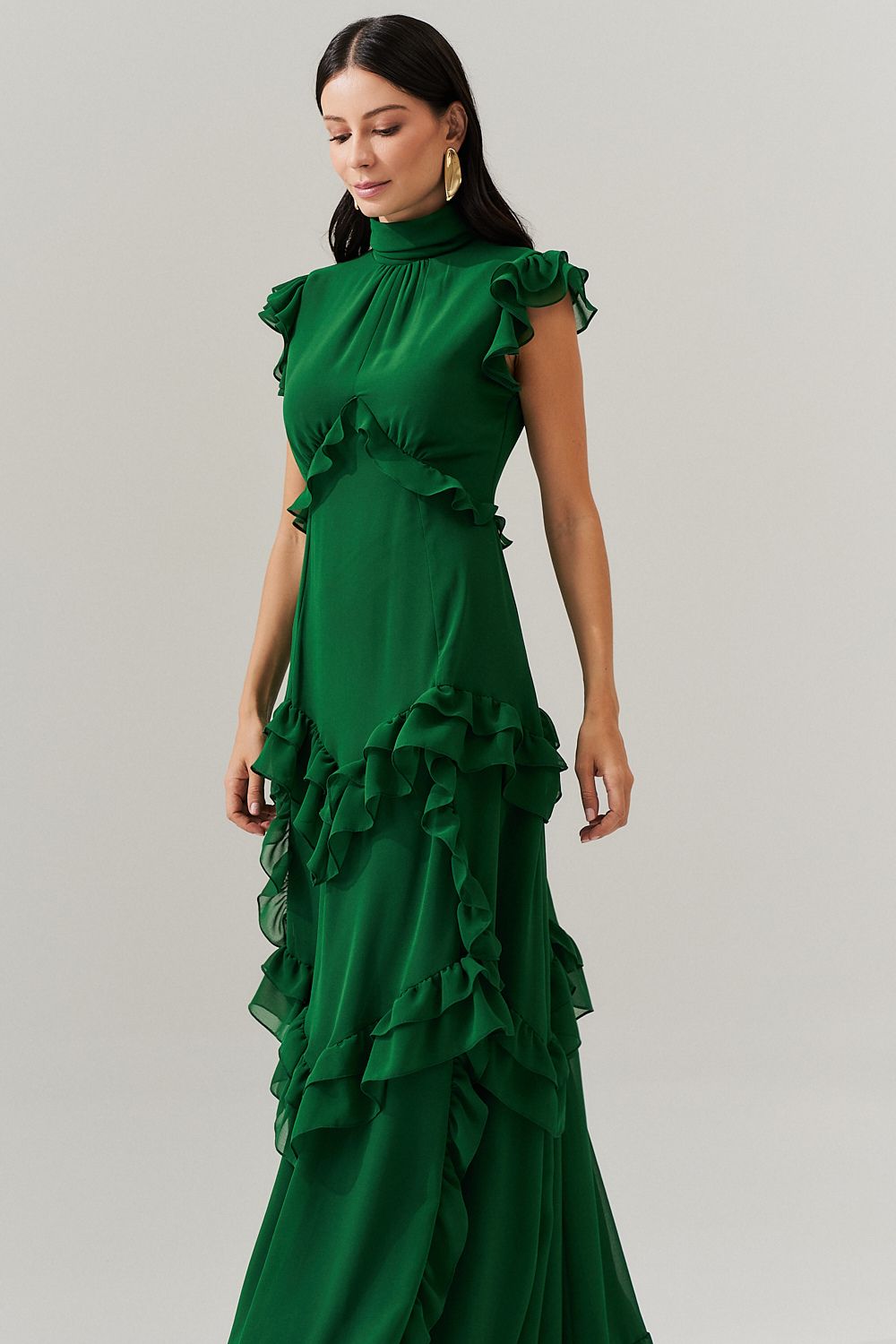 Vestido Longo Gola Alta, Recortes e Babados  - Monte Sinai Bandeira