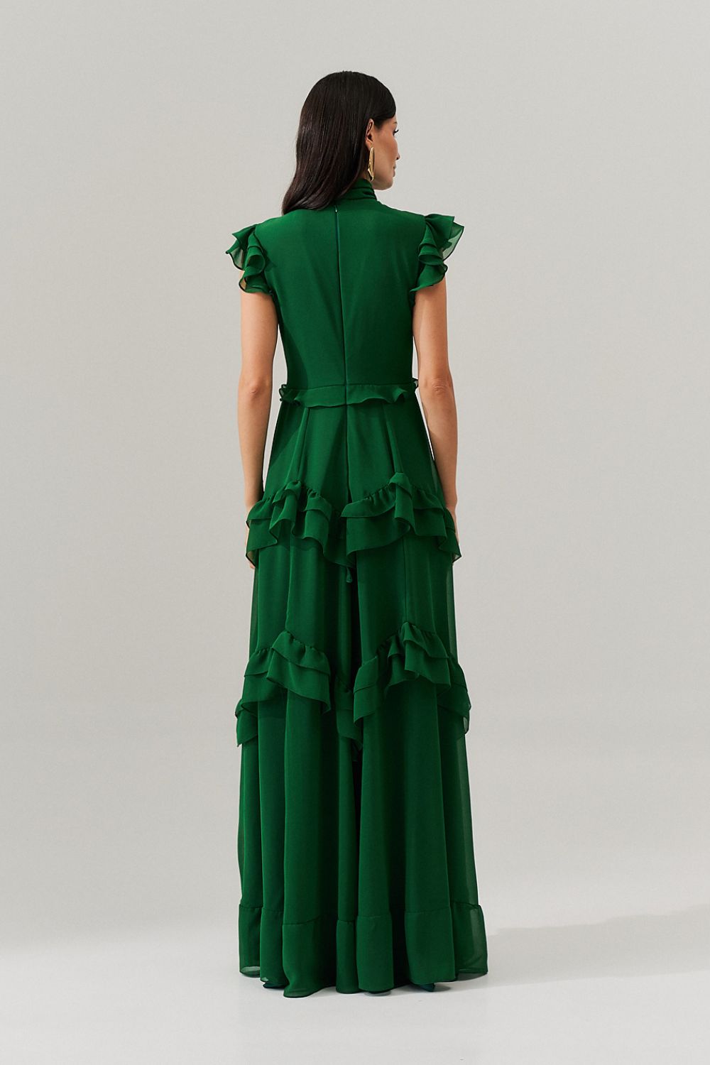 Vestido Longo Gola Alta, Recortes e Babados  - Monte Sinai Bandeira