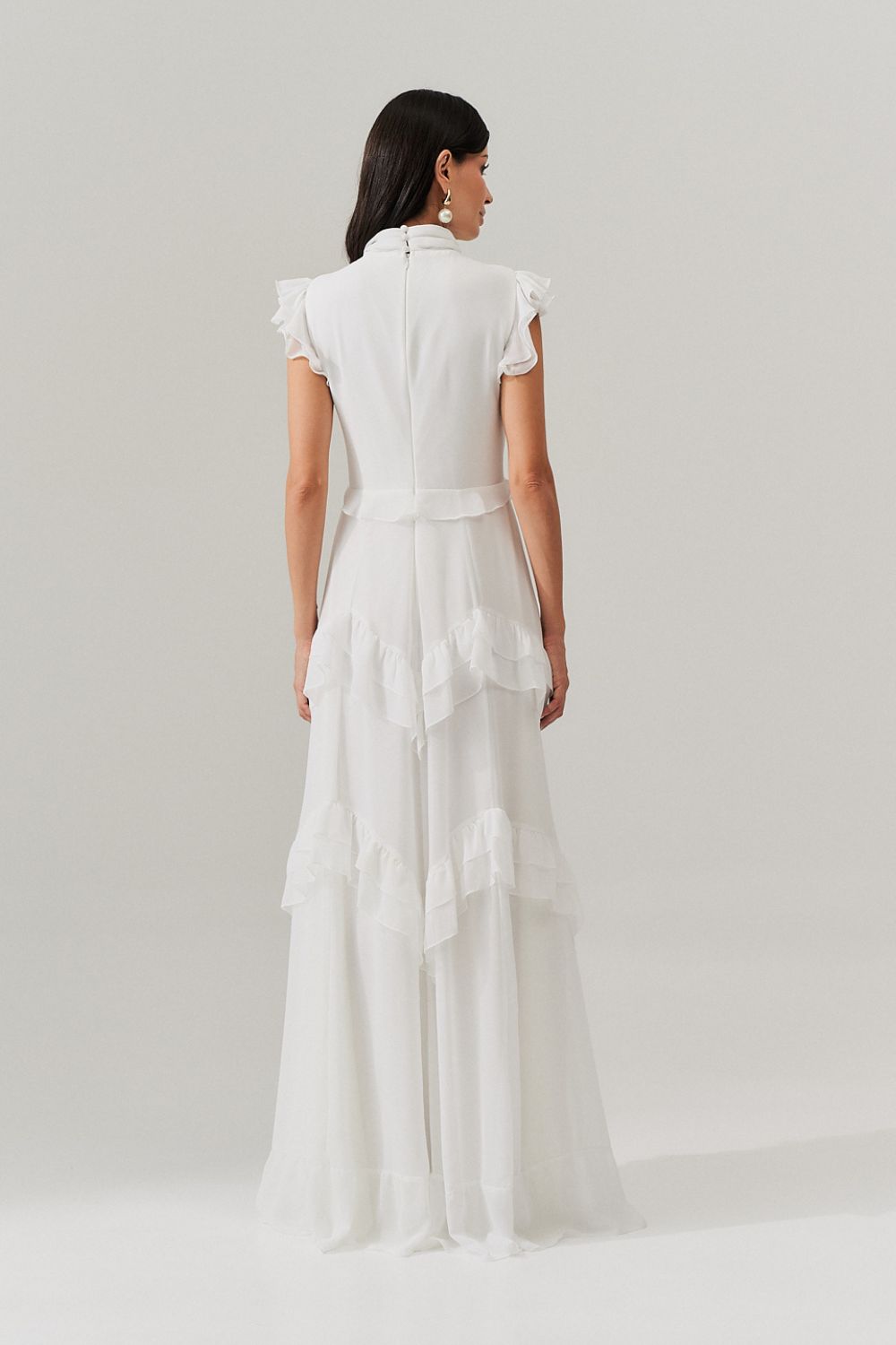 Vestido Longo Gola Alta, Recortes e Babados  - Monte Sinai Off White