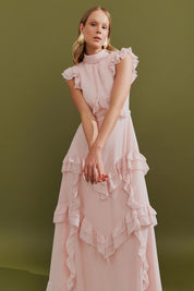 Vestido Longo Gola Alta, Recortes e Babados  - Monte Sinai Rosa