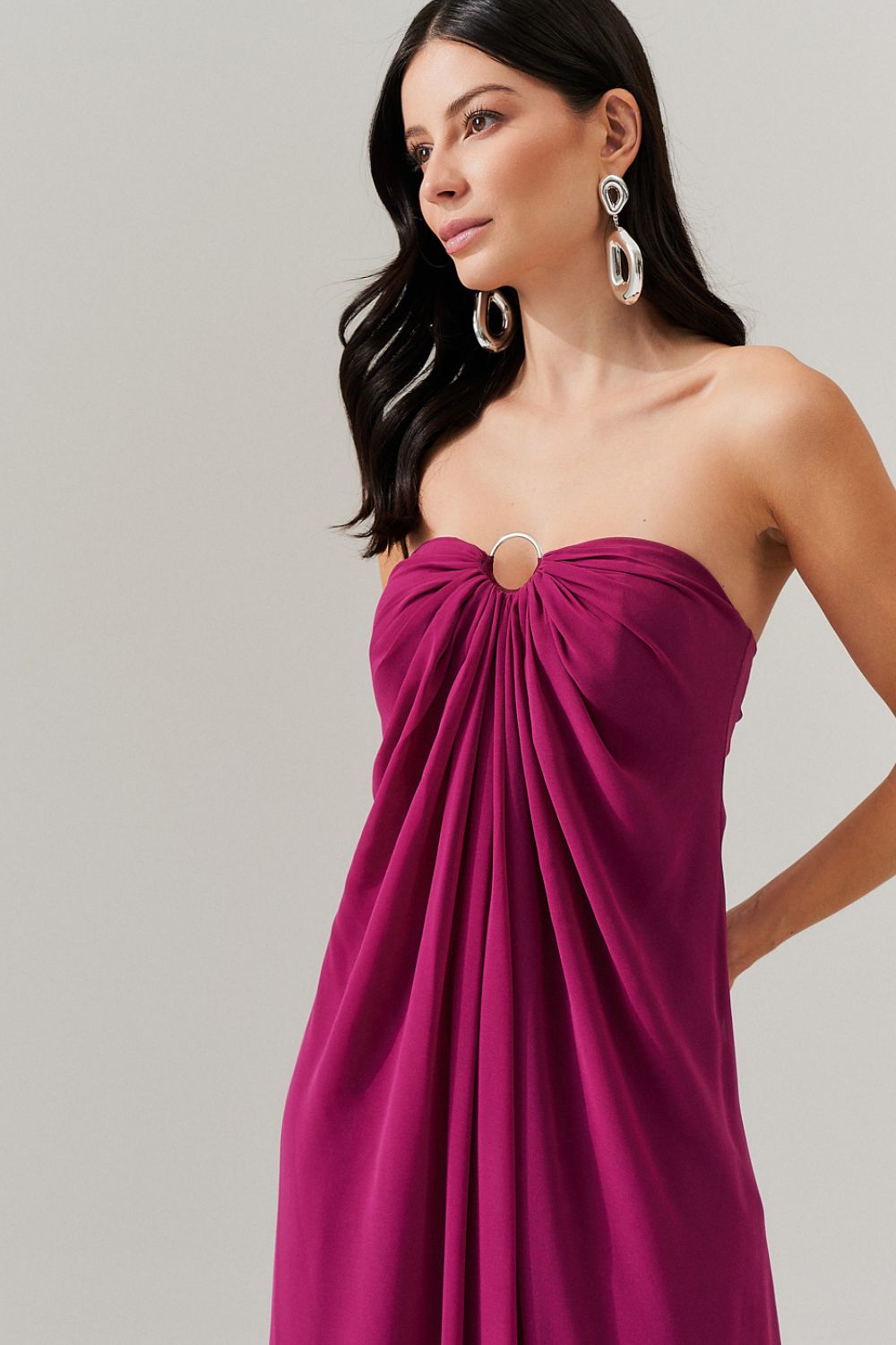 Vestido Longo sem Alça com Argola e Franzidos no Decote - Munique Fúcsia