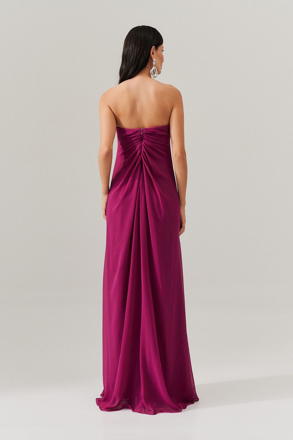 Vestido Longo sem Alça com Argola e Franzidos no Decote - Munique Fúcsia