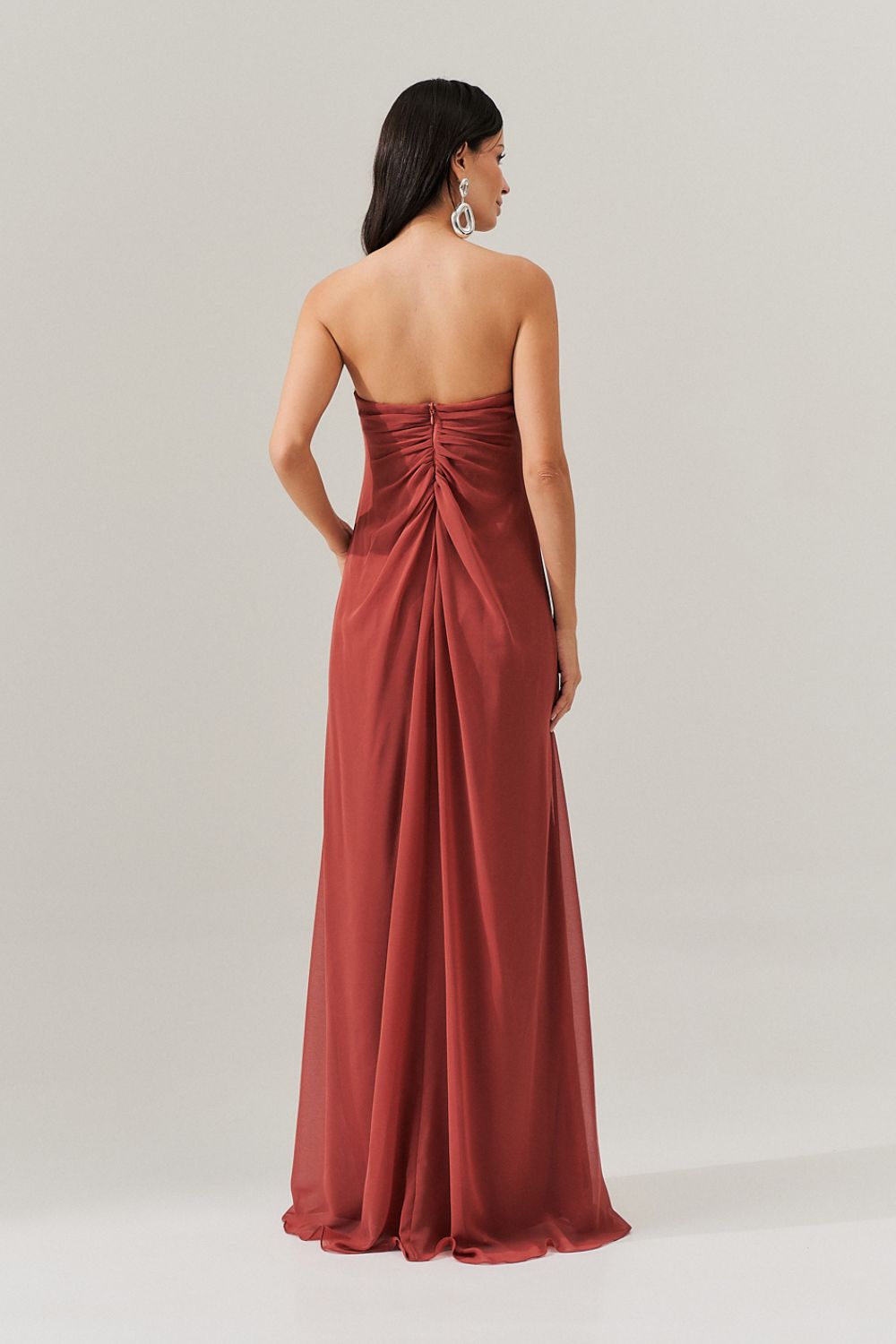 Vestido Longo sem Alça com Argola e Franzidos no Decote - Munique Terracota