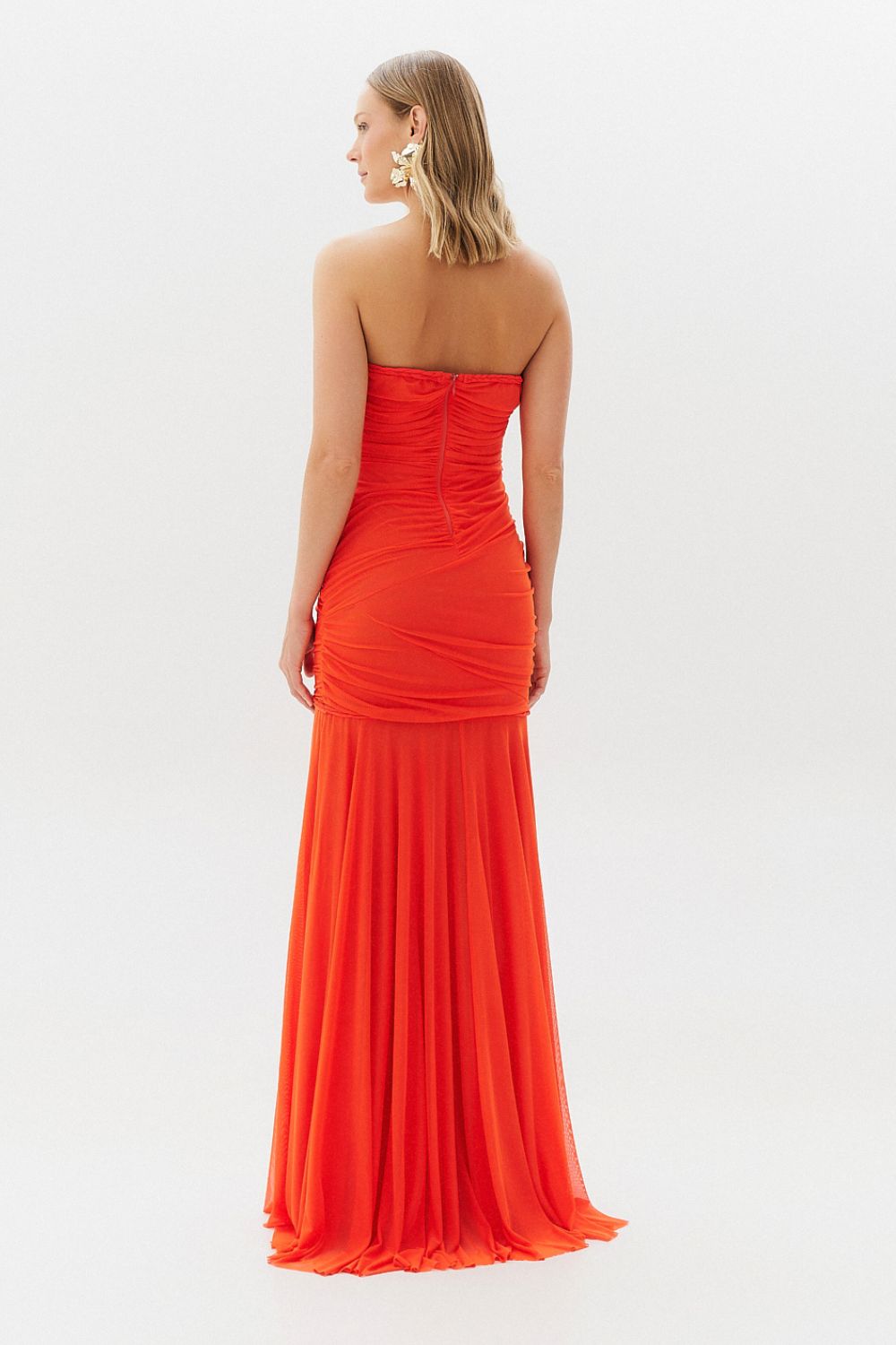 Vestido Longo, Sem Alça, Detalhes em Trança e Saia Franzida - Veneto Coral