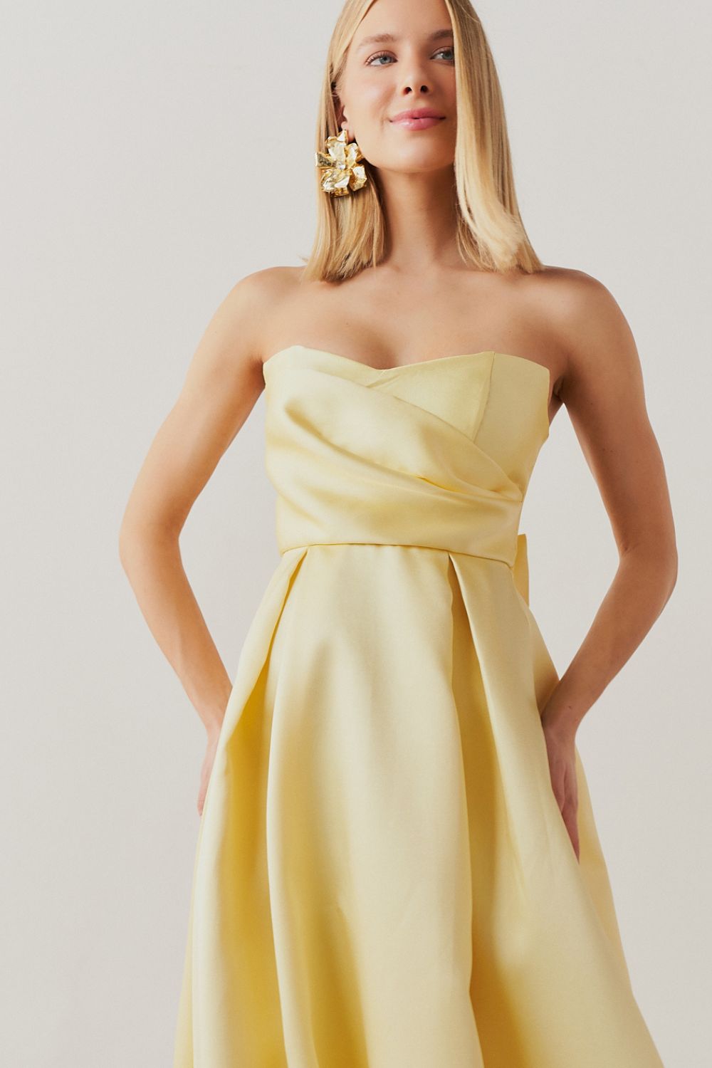 Vestido Longo Sem Alça, Pregas na Saia e Busto - Santorini Amarelo