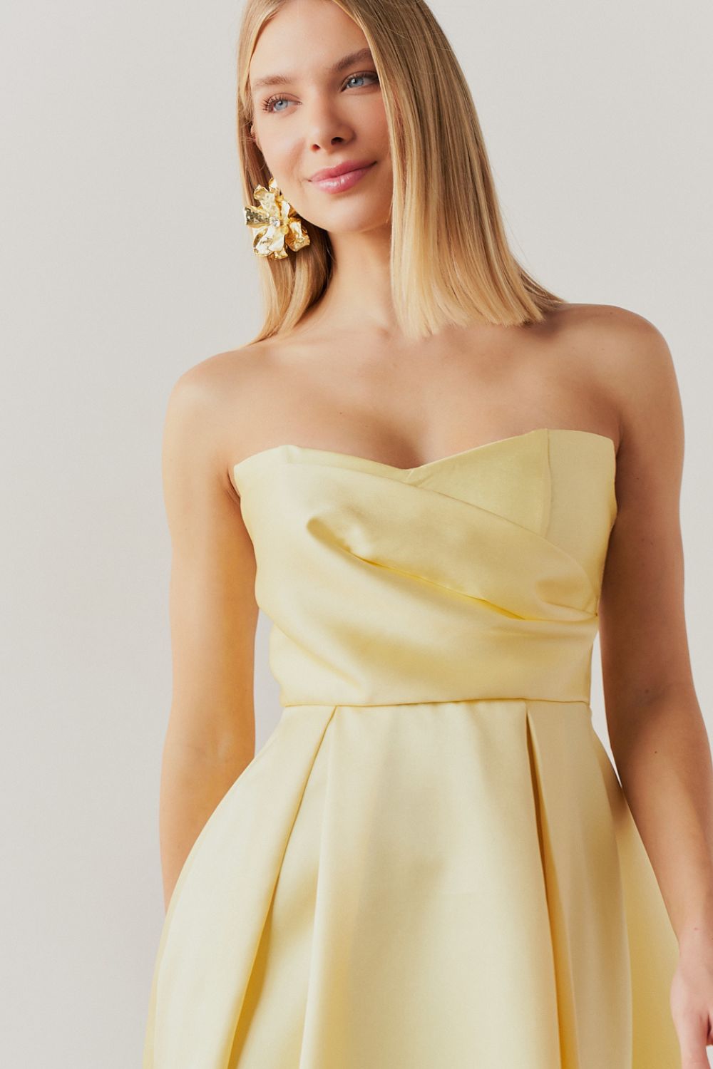 Vestido Longo Sem Alça, Pregas na Saia e Busto - Santorini Amarelo