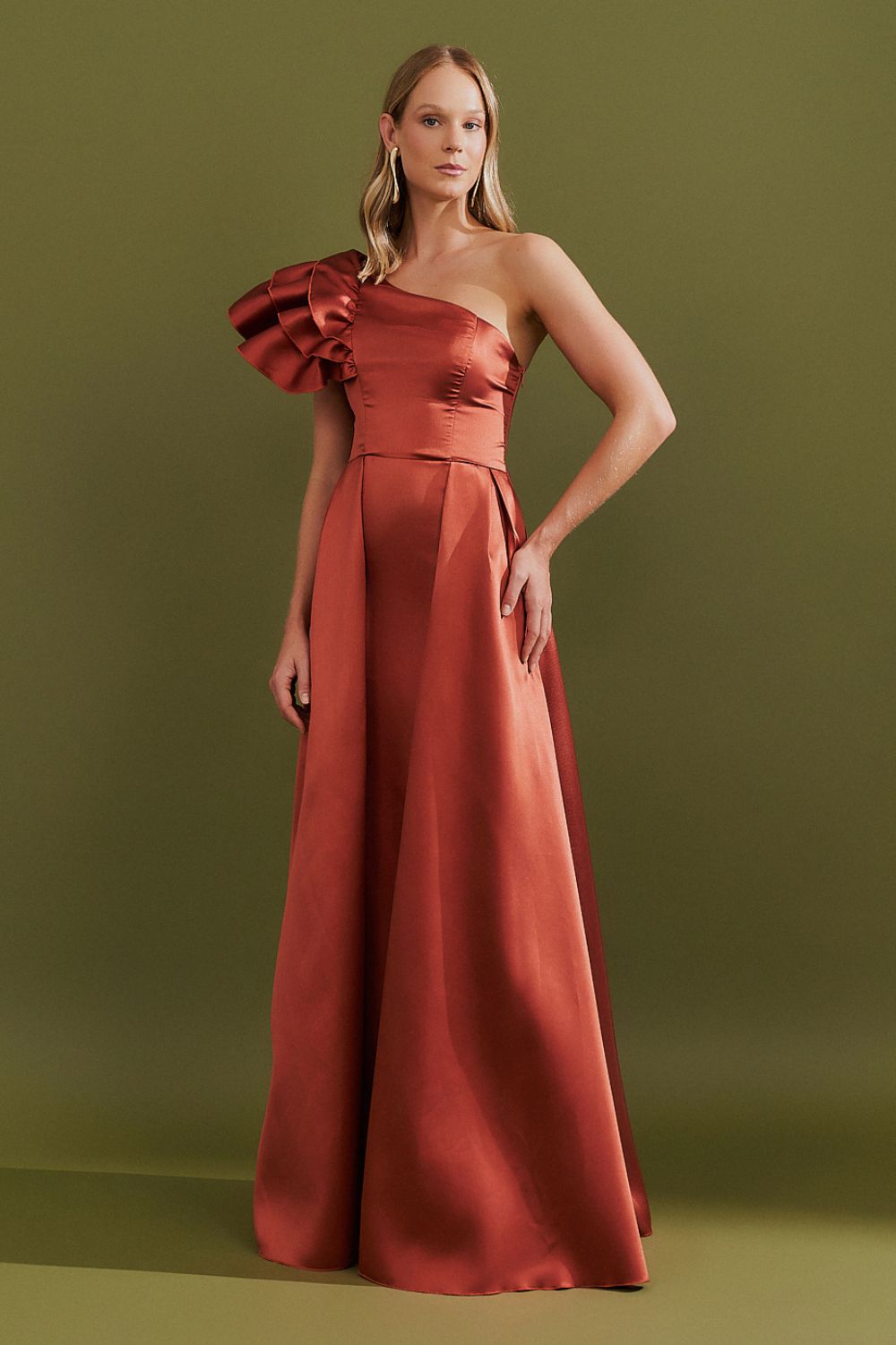 Vestido Longo Um Ombro Só com Babados e Saia Dupla - Everest Terracota
