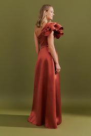 Vestido Longo Um Ombro Só com Babados e Saia Dupla - Everest Terracota