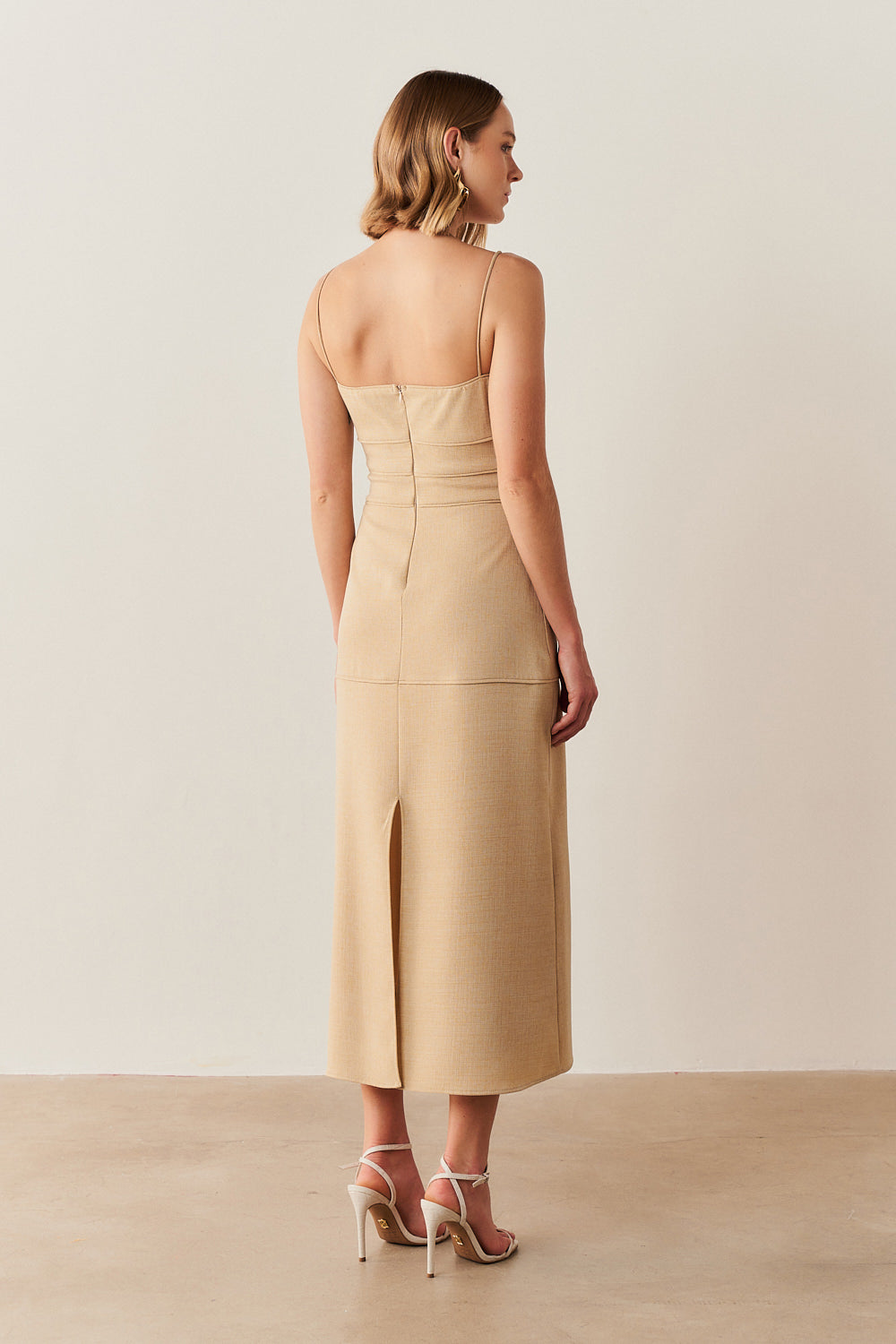 Vestido Midi Casual com Decote Reto e Saia Lápis com Detalhes em Viés - Ohio Bege