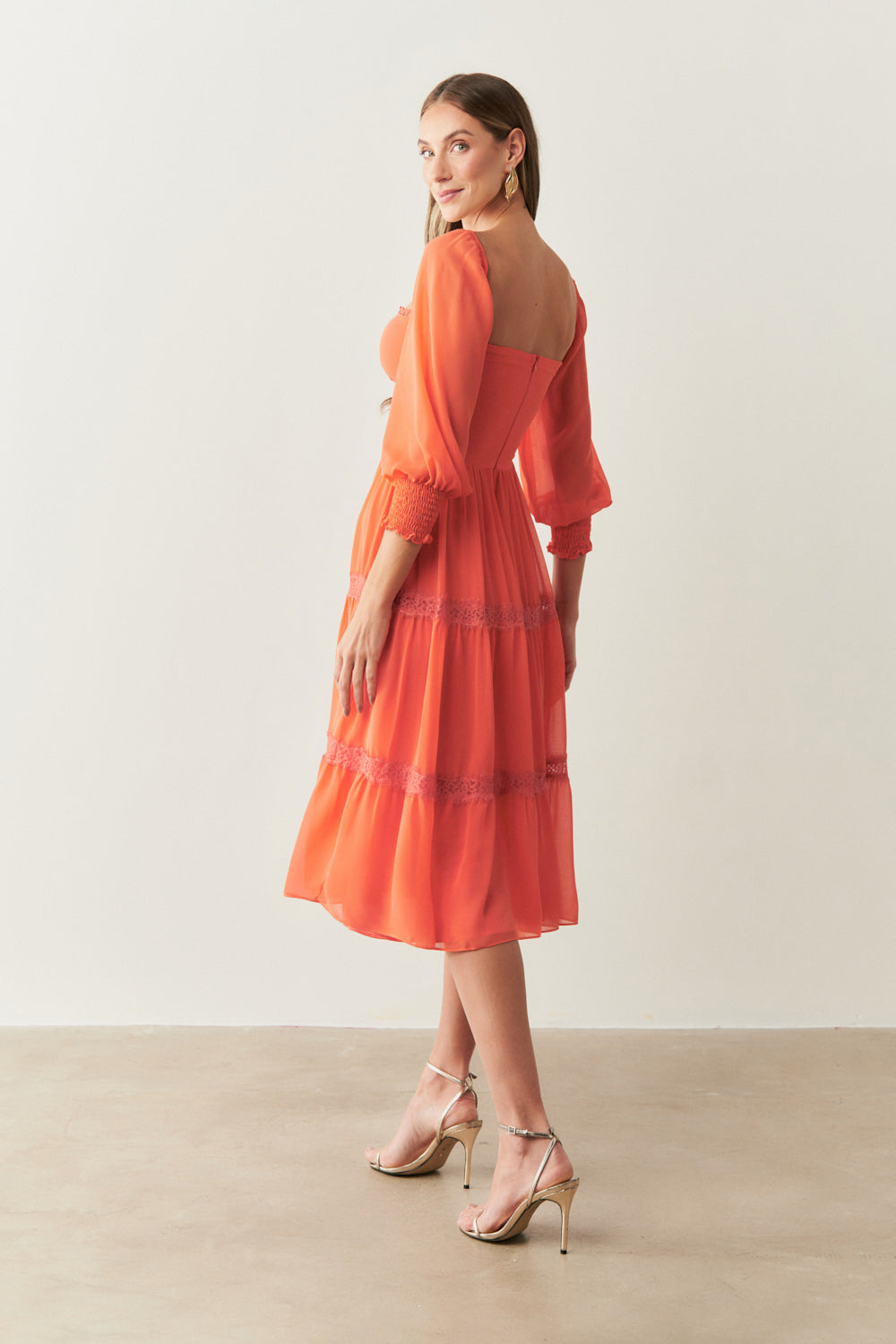 Vestido Midi com Detalhe em Renda Guipir  - Aiko Coral