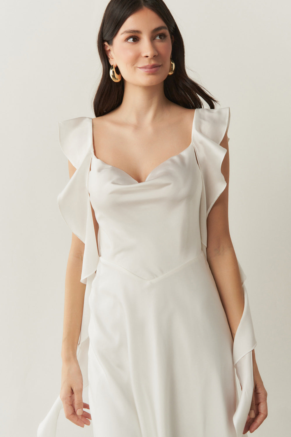 Vestido Long Midi de Cetim com Decote Degage e Babados Longos nas Mangas - Akita Off White